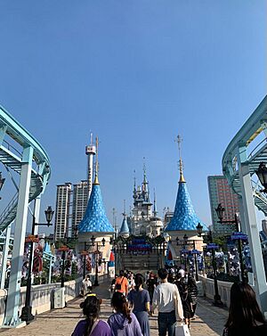 Archivo:Lotte magic castle