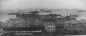 Archivo:Odessa port French troops evacuation april 1919