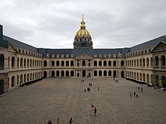 Patio de honor del palacio de Los Inválidos, París