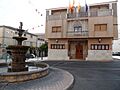 Pinós. Ajuntament i plaça
