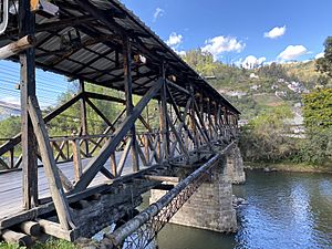 Puente Velasco Ibarra en el Cantón Gualaceo.jpg