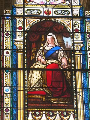Archivo:Queen Victoria on stained glass window in Parliament House, Brisbane, Queensland