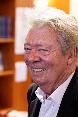 Archivo:Salon du livre de Paris 2011 - Jean-Jacques Sempé - 005