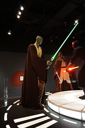 Archivo:Star Wars and the Power of Costume July 2018 06 (Qui-Gon Jinn's Jedi robes from Episode I)