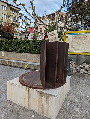 Archivo:The monument to Homilies d'Organyà in Organyà