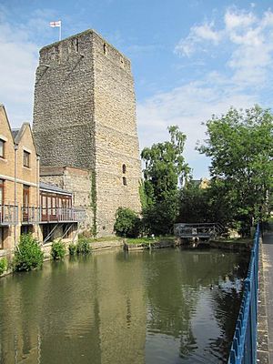 Archivo:Tower by the stream - geograph.org.uk - 1386045