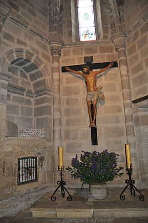 Archivo:Tumba del poeta Juan de Mena junto al Cristo de Cisneros - Villa de Torrelaguna (Madrid) - Iglesia de Santa María Magdalena