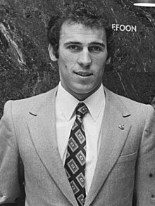 V.l.n.r. Amancio, Miguel Muñoz (trainer), Gento, Bestanddeelnr 924-4486 (Amancio cropped).jpg