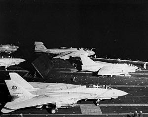 Archivo:Aircraft on USS America (CV-66) during attacks on Libya 1986