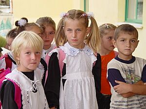 Archivo:Albanian children at school