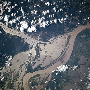Archivo:Amazon-river-NASA