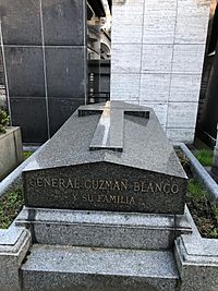 Archivo:Antigua tumba de Guzmán Blanco. Cementerio de Passy, París