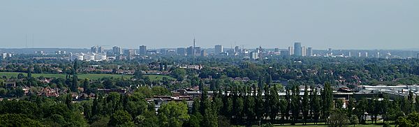 Archivo:Birmingham panorama from the Lickey Hills