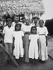 Archivo:Chamorro people in 1915