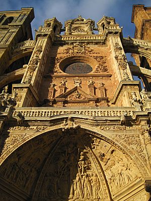 Archivo:Cuerpo central de la fachada, catedral de Astorga
