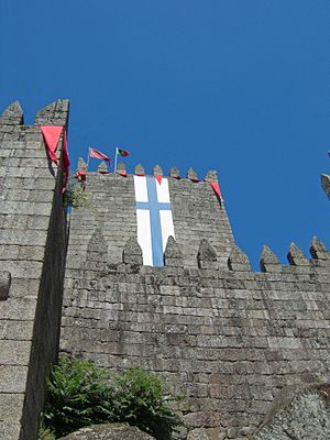Archivo:Exterior do Castelo de Guimarães aquando das comemorações da Batalha de São Mamede