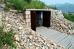 Archivo:Gwanggaeto tomb entrance 2011 07 24