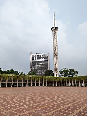Archivo:Inner courtyard of the Masjid Istiqlal Jakarta 09