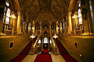 Archivo:Inside the Parliament (5985704156)
