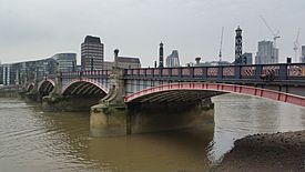 Lambeth bridge.jpg