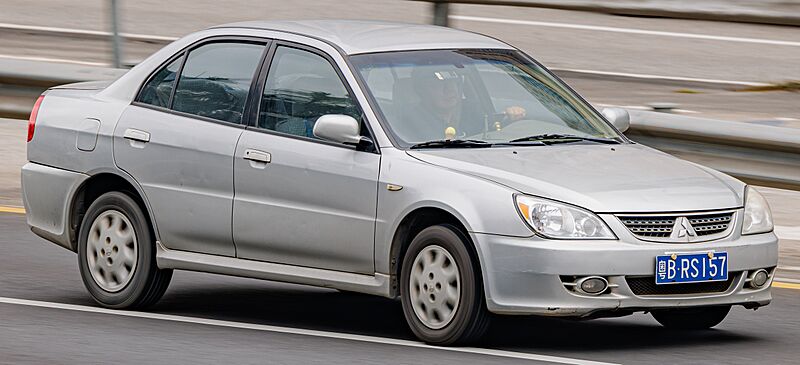 MITSUBISHI LANCER (CHINA) (cropped)