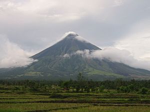 Archivo:Mayon Volcano 1