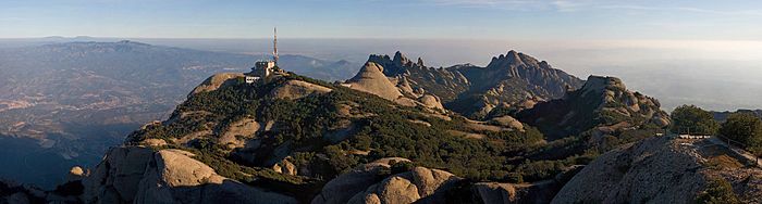 Archivo:Montserrat Mountains, Catalonia, Spain - Jan 2007