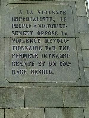 Archivo:Monument du 22 Novembre citation