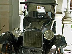 Archivo:Pancho villa car