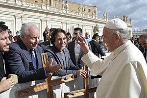 Archivo:Papa Francisco bendice a Ricardo Pascale jog