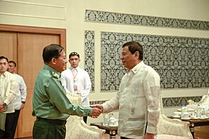 Archivo:President Duterte Meets Myanmar President U Htin Kiaw, Minister For Foreign Affairs Aung San Suu Kyi, Commander-in-Chief Min Aung Hlaing and Myanmar-based Filipino Companies 09