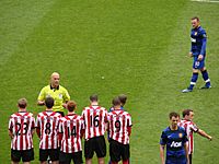 Archivo:SAFC v MUFC Wayne Rooney free kick