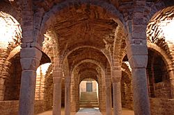 Archivo:Sant Vicenç de Cardona - Cripta