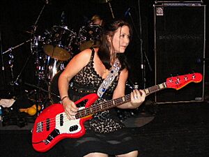 Archivo:The Go-Gos - Kathy Valentine