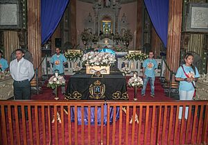 Velorio de exhumacion de restos de Felipe Pirela.jpg