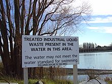 Archivo:Water pollution sign on the Waimakariri River