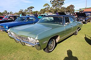 Archivo:1968 Chevrolet Caprice Sedan (15872150159)