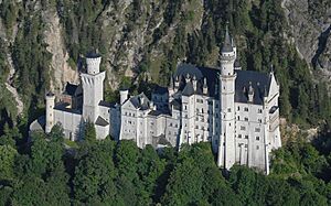 Archivo:Aerial image of Neuschwanstein Castle (view from the northwest)