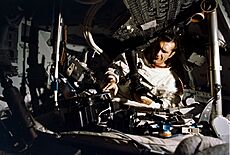 Archivo:Astronaut Richard F. Gordon Jr. during training