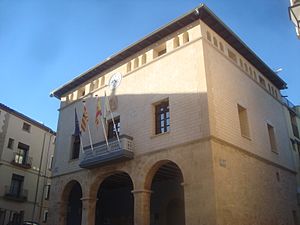 Archivo:Ayuntamiento de Torrevelilla del Bajo Aragón (La Torre de Vilella en catalán)