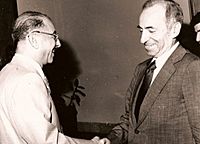 Archivo:Baath Party founder Michel Aflaq with Iraqi President Ahmad Hasan al-Bakr in Baghdad in 1968
