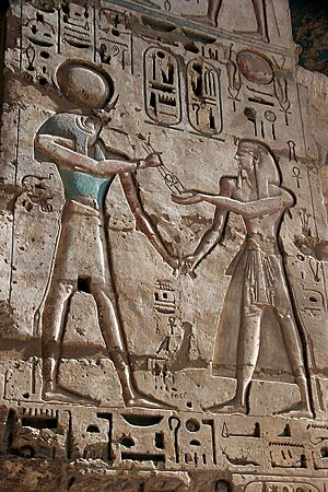 Archivo:Bas-relief at the mortuary temple of Ramesses III 12