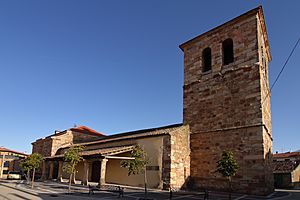 Archivo:Calvarrasa de Abajo, Iglesia de San Pedro