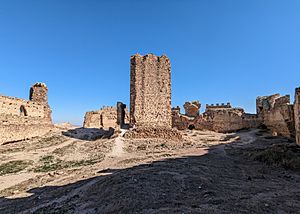 Archivo:Castillo de Almonacid de Toledo 03