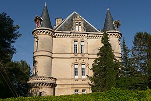 Archivo:Château à Charleval (Bouches-du-Rhône) 2