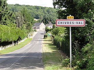 Chivres-Val (Aisne) city limit sign.JPG