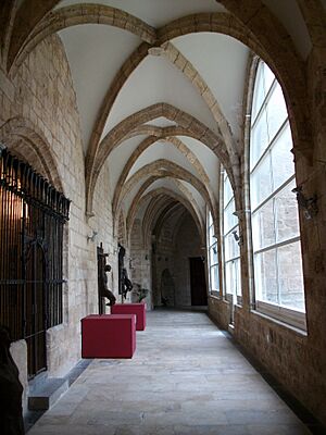 Archivo:Claustre de la Catedral de Sogorb, Alt Palància