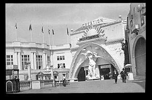 Archivo:Dreamland Coney Island Eugene Wemlinger 1907 Brooklyn Museum