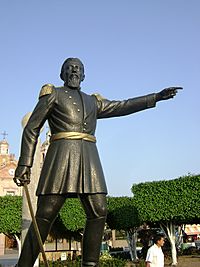 Archivo:Estatua del Coronel Gregorio Méndez Magaña
