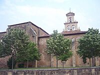 Archivo:Exterior del Monasterio de Cañas